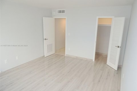 Condominio en alquiler en North Bay Village, Florida, 1 dormitorio, 87.33 m2 № 1357328 - foto 14