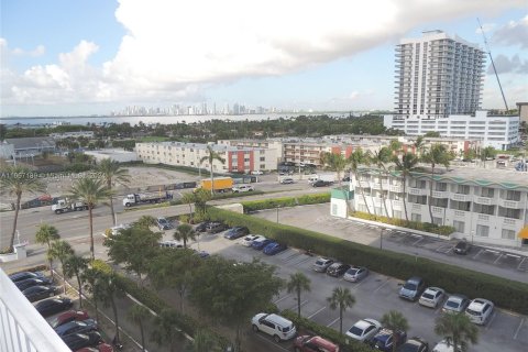 Copropriété à louer à North Bay Village, Floride: 1 chambre, 87.33 m2 № 1357328 - photo 17