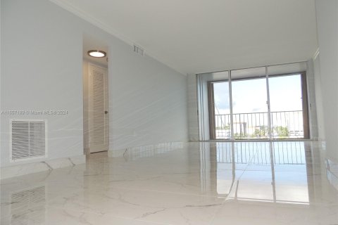 Condominio en alquiler en North Bay Village, Florida, 1 dormitorio, 87.33 m2 № 1357328 - foto 5