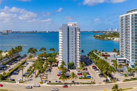 Condo in North Bay Village, Florida, 1 bedroom  № 1357328 - photo 23