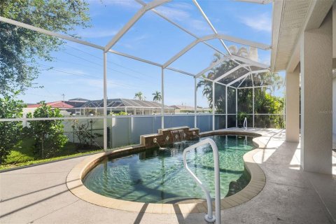 Villa ou maison à vendre à Cape Coral, Floride: 4 chambres, 286.7 m2 № 1357359 - photo 6