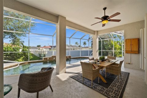 Villa ou maison à vendre à Cape Coral, Floride: 4 chambres, 286.7 m2 № 1357359 - photo 8