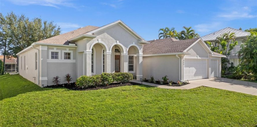 House in Cape Coral, Florida 4 bedrooms, 286.7 sq.m. № 1357359