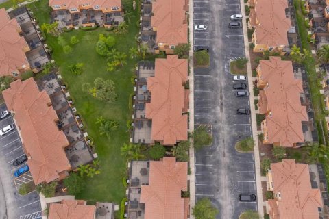 Adosado en venta en Kissimmee, Florida, 2 dormitorios, 125.42 m2 № 1253342 - foto 25