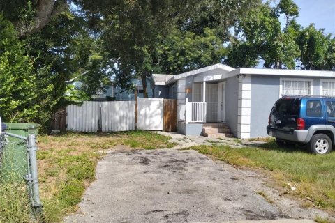 House in Tampa, Florida 3 bedrooms, 110.37 sq.m. № 1426433 - photo 9