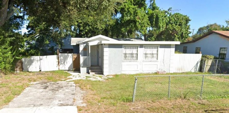 House in Tampa, Florida 3 bedrooms, 110.37 sq.m. № 1426433