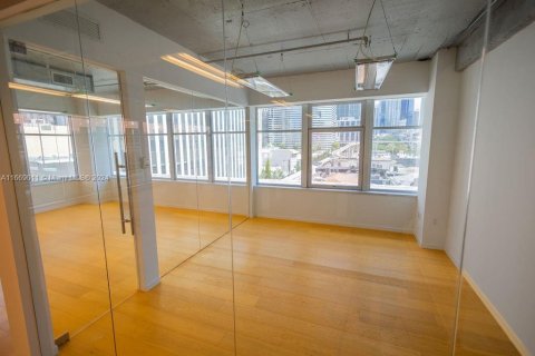 Propiedad comercial en venta en Miami, Florida № 1401305 - foto 7