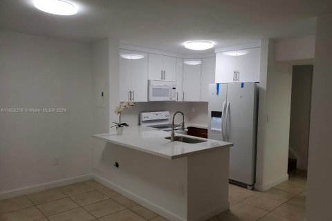 Condominio en venta en Miami, Florida, 4 dormitorios, 119.1 m2 № 1360538 - foto 1