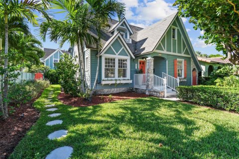 House in Lake Worth, Florida 5 bedrooms, 248.7 sq.m. № 1098322 - photo 1