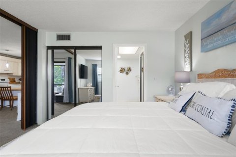 Condo in Hutchinson Island South, Florida, 1 bedroom  № 1283458 - photo 17