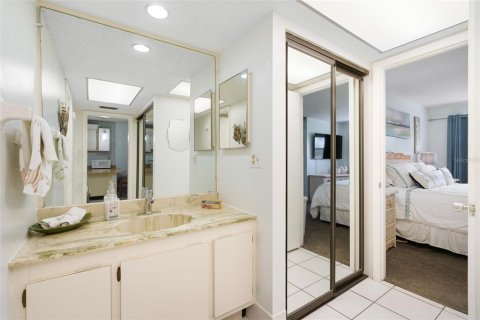 Condo in Hutchinson Island South, Florida, 1 bedroom  № 1283458 - photo 21