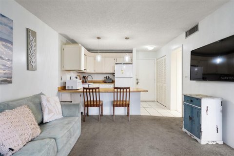 Condo in Hutchinson Island South, Florida, 1 bedroom  № 1283458 - photo 11