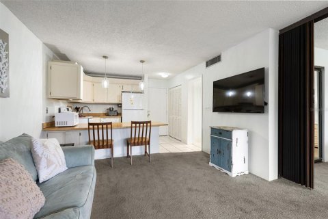 Condo in Hutchinson Island South, Florida, 1 bedroom  № 1283458 - photo 14