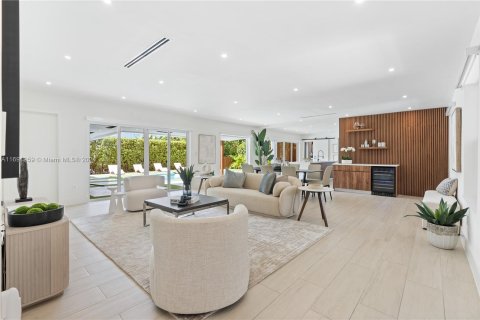 Casa en venta en Miami, Florida, 4 dormitorios, 243.59 m2 № 1441697 - foto 1