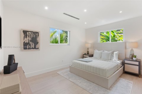 Casa en venta en Miami, Florida, 4 dormitorios, 243.59 m2 № 1441697 - foto 13