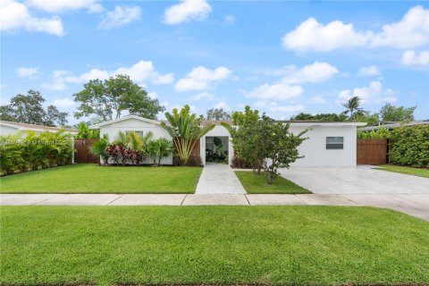 Casa en venta en Miami, Florida, 4 dormitorios, 243.59 m2 № 1441697 - foto 21