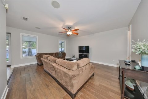 Villa ou maison à vendre à Tampa, Floride: 4 chambres, 238.11 m2 № 1259090 - photo 6