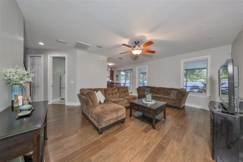 Villa ou maison à vendre à Tampa, Floride: 4 chambres, 238.11 m2 № 1259090 - photo 5