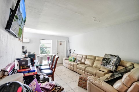 Immobilier commercial à vendre à West Palm Beach, Floride: 203.64 m2 № 1208765 - photo 19