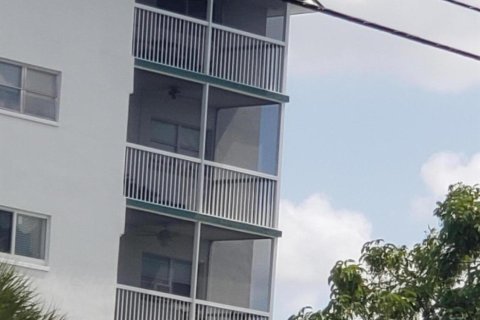 Condominio en venta en Lauderhill, Florida, 2 dormitorios, 110.09 m2 № 1208681 - foto 13