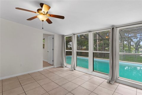 House in Tampa, Florida 3 bedrooms, 146.04 sq.m. № 1324362 - photo 10