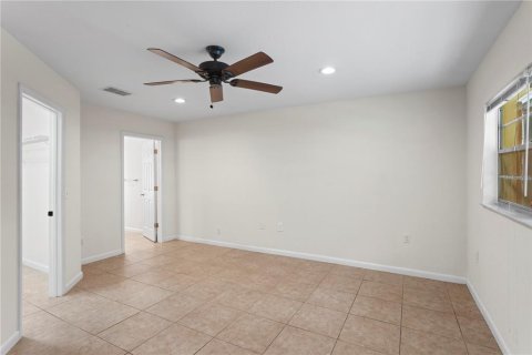 House in Tampa, Florida 3 bedrooms, 146.04 sq.m. № 1324362 - photo 12