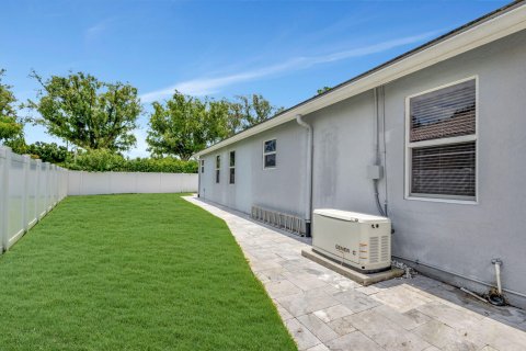 Villa ou maison à vendre à Lake Worth, Floride: 4 chambres, 272.95 m2 № 1208782 - photo 19