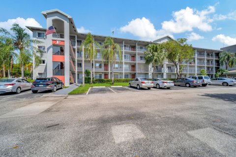 Condo in Pembroke Pines, Florida, 2 bedrooms  № 1208689 - photo 6