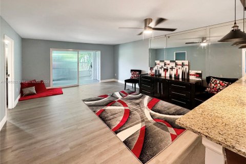 Condominio en venta en Tamarac, Florida, 2 dormitorios, 95.22 m2 № 1103738 - foto 4