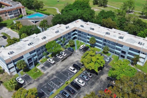 Condominio en venta en Tamarac, Florida, 2 dormitorios, 95.22 m2 № 1103738 - foto 3