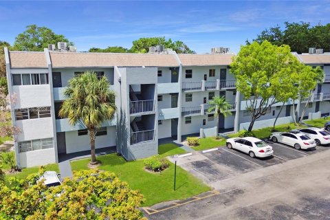 Condominio en venta en Tamarac, Florida, 2 dormitorios, 95.22 m2 № 1103738 - foto 2