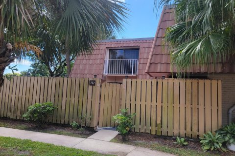 Townhouse in West Palm Beach, Florida 2 bedrooms, 119.66 sq.m. № 1098752 - photo 1