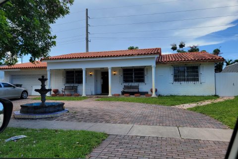 Casa en venta en Hollywood, Florida, 4 dormitorios, 250.74 m2 № 1079135 - foto 2