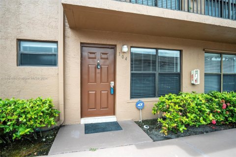 Condo in Sunrise, Florida, 2 bedrooms  № 1345349 - photo 4