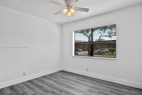 Condo in Sunrise, Florida, 2 bedrooms  № 1345349 - photo 19