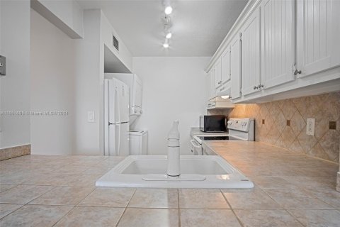 Condominio en alquiler en Sunrise, Florida, 2 dormitorios № 1345349 - foto 16