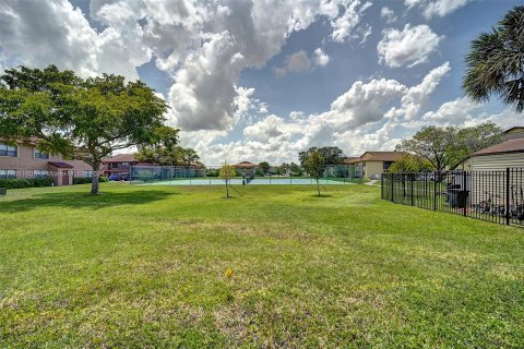 Condo in Sunrise, Florida, 2 bedrooms  № 1345349 - photo 5