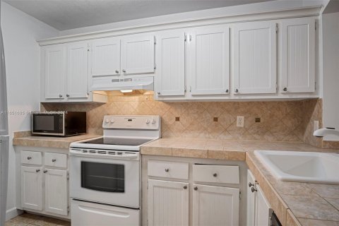 Condo in Sunrise, Florida, 2 bedrooms  № 1345349 - photo 15