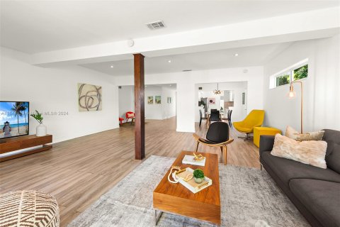 Casa en venta en Miami Beach, Florida, 4 dormitorios, 216.18 m2 № 1333401 - foto 19