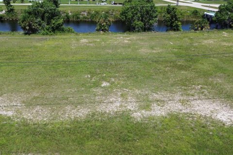 Terrain à vendre à Cape Coral, Floride № 689254 - photo 6