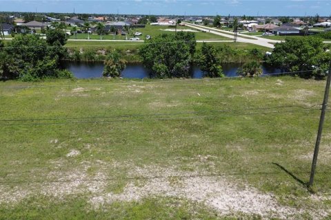 Terrain à vendre à Cape Coral, Floride № 689254 - photo 5