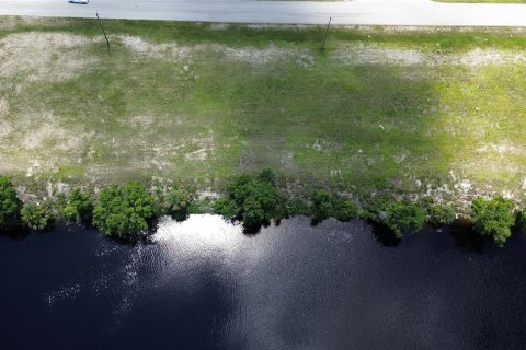 Terrain à vendre à Cape Coral, Floride № 689254 - photo 3