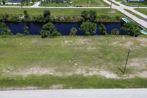 Terrain à vendre à Cape Coral, Floride № 689254 - photo 8