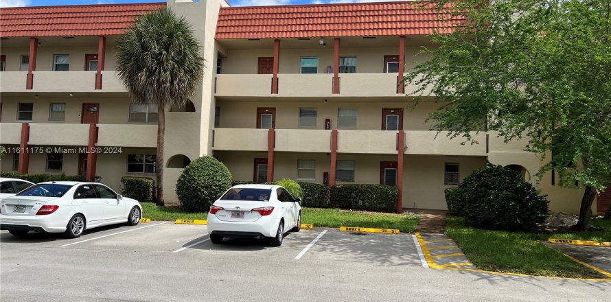 Condominio en Sunrise, Florida, 2 dormitorios  № 1235047