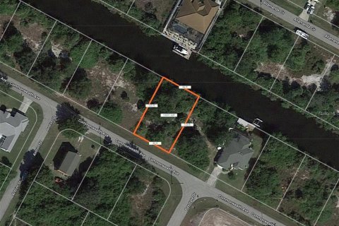 Terreno en venta en Port Charlotte, Florida № 943176 - foto 1