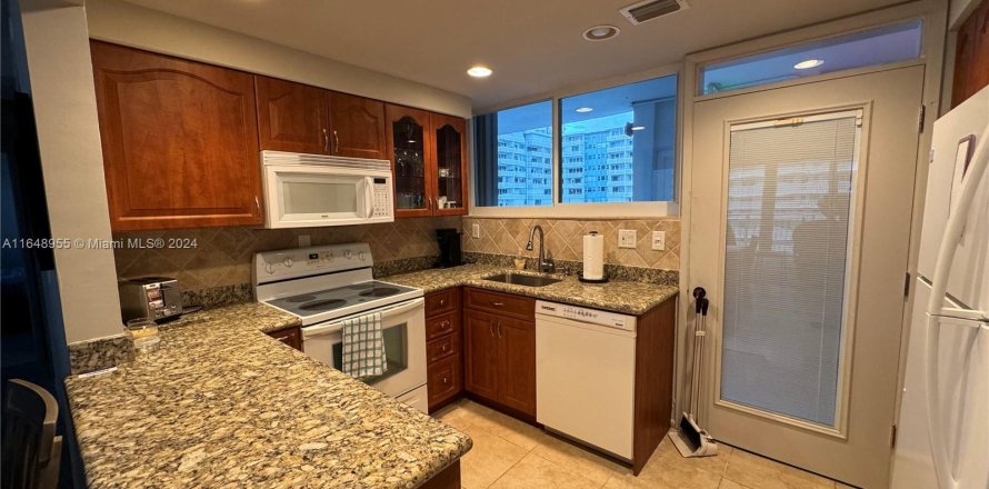 Condo in Fort Lauderdale, Florida, 2 bedrooms  № 1331443