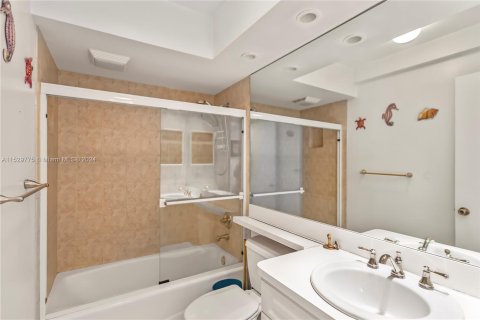 Condo in Fort Lauderdale, Florida, 1 bedroom  № 1004436 - photo 23