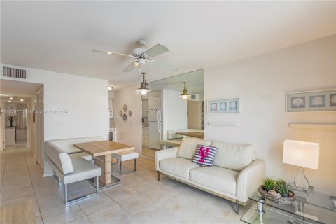 Condominio en venta en Fort Lauderdale, Florida, 1 dormitorio, 51.1 m2 № 1004436 - foto 13