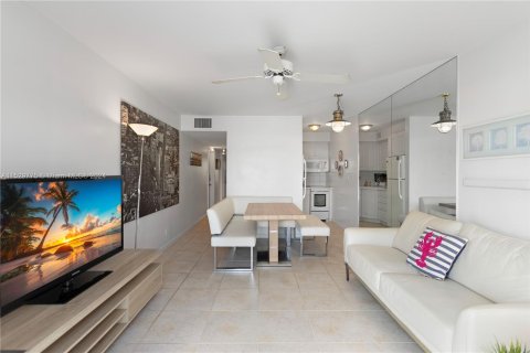 Condominio en venta en Fort Lauderdale, Florida, 1 dormitorio, 51.1 m2 № 1004436 - foto 12