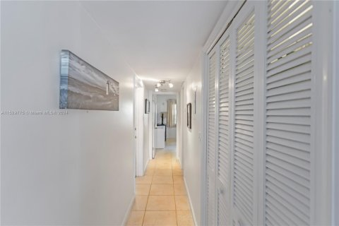 Condominio en venta en Fort Lauderdale, Florida, 1 dormitorio, 51.1 m2 № 1004436 - foto 21